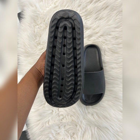 Women’s Cloud Slides In Color Black - Picture 2 of 2